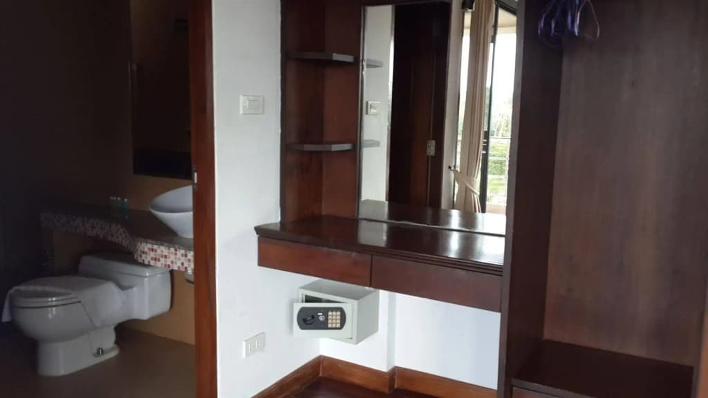 Chaweng Lakeview Condotel - photo 10