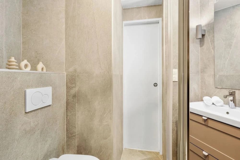 Bright Parisian 1BR by Champs - photo 7