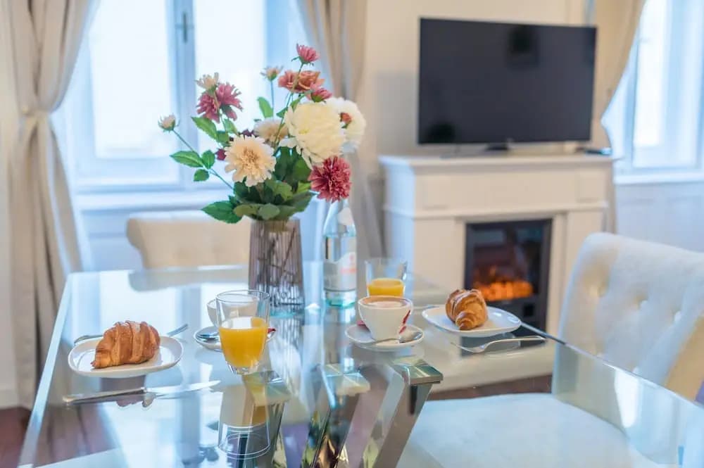 Music Academy Bedroom Suite Café Vian Apartman Kft - photo 9