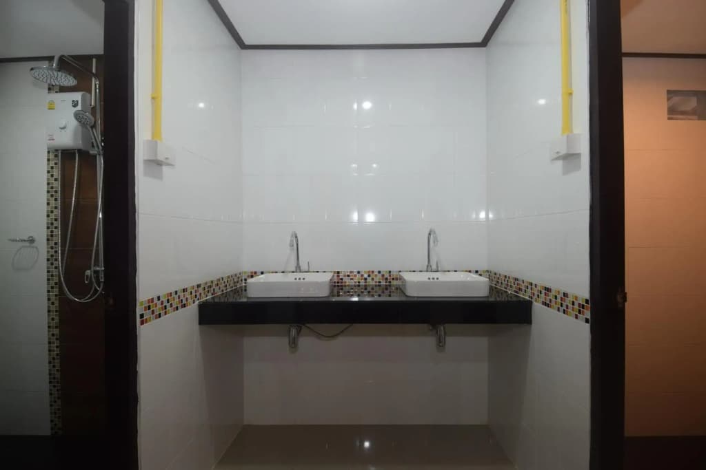 Lanta Long Beach Hostel - photo 8