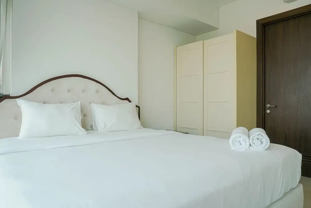 Homey with Private Lift 2BR Apartment at St. Moritz Puri near Mall - photo 1