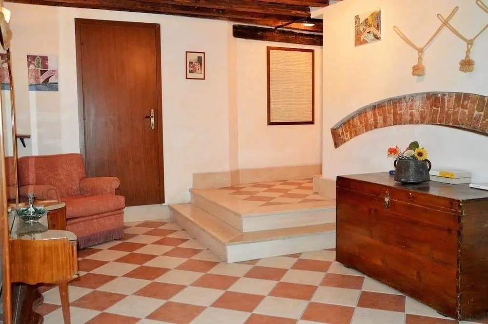 Rialto House - photo 1
