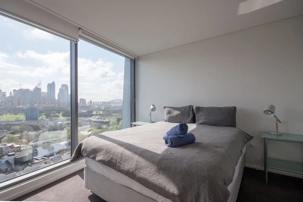 Modern 2 Bedroom Potts Point Apartment - photo 3