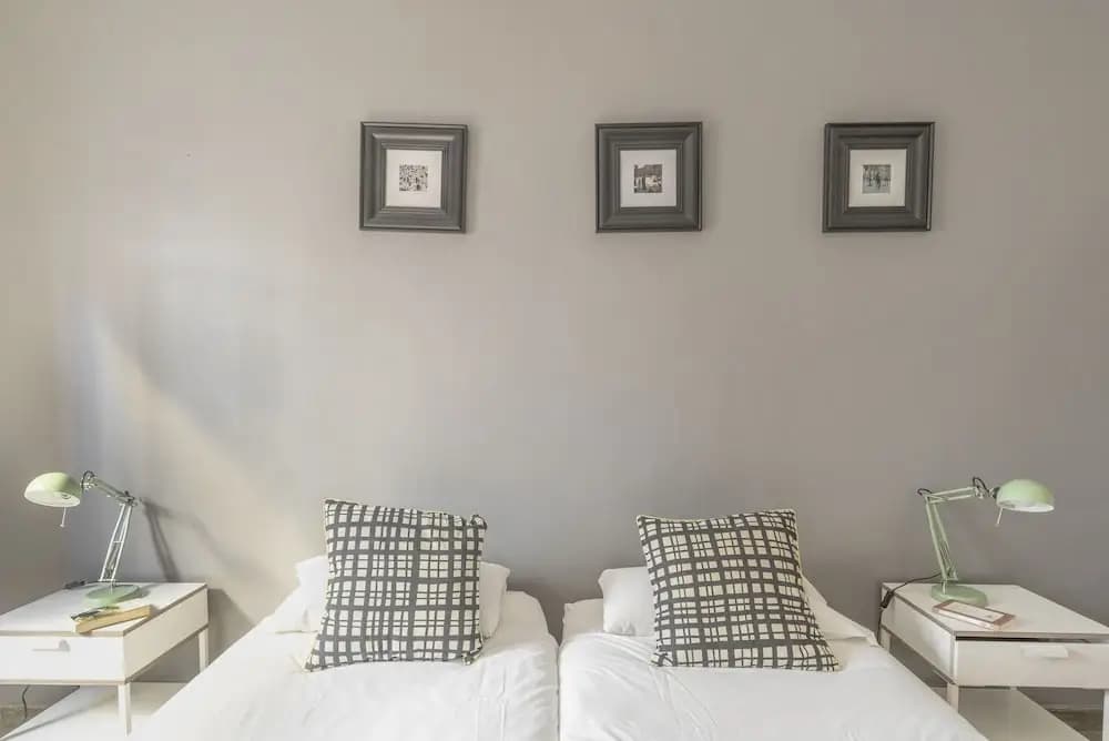 Lovely and Central 4 BR Apartment - photo 3