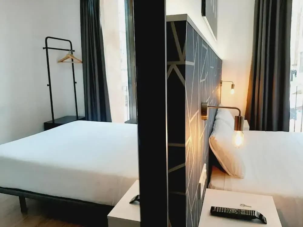 Hostal Laia by gaiarooms - photo 2