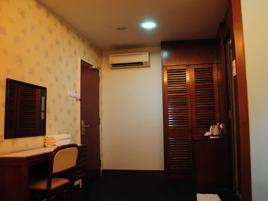 D Eastern Hotel - photo 3