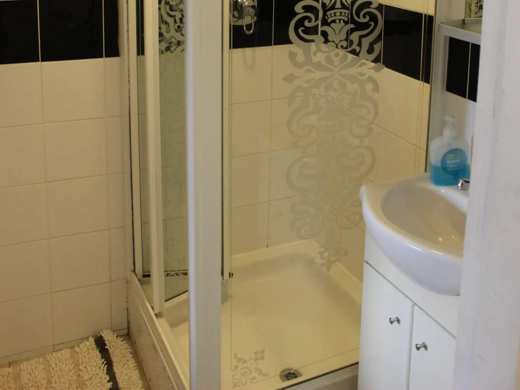 Debden Guest House - photo 9