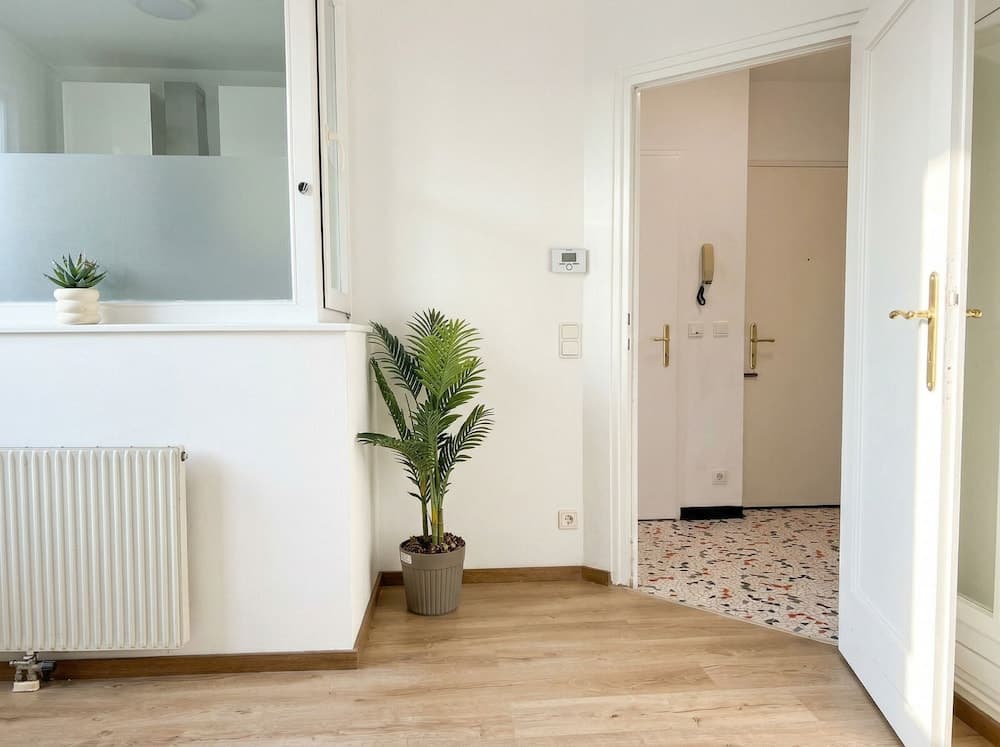Lovely 3BR Apt With Balcony Rennweg - photo 6