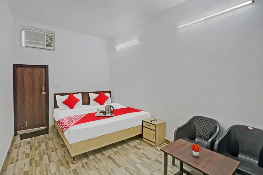 OYO Hotel Nirvan Near Jahangirpuri Metro Station - photo 5