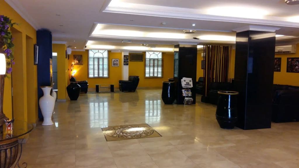 OYO 117 Majestic Hotel - photo 13