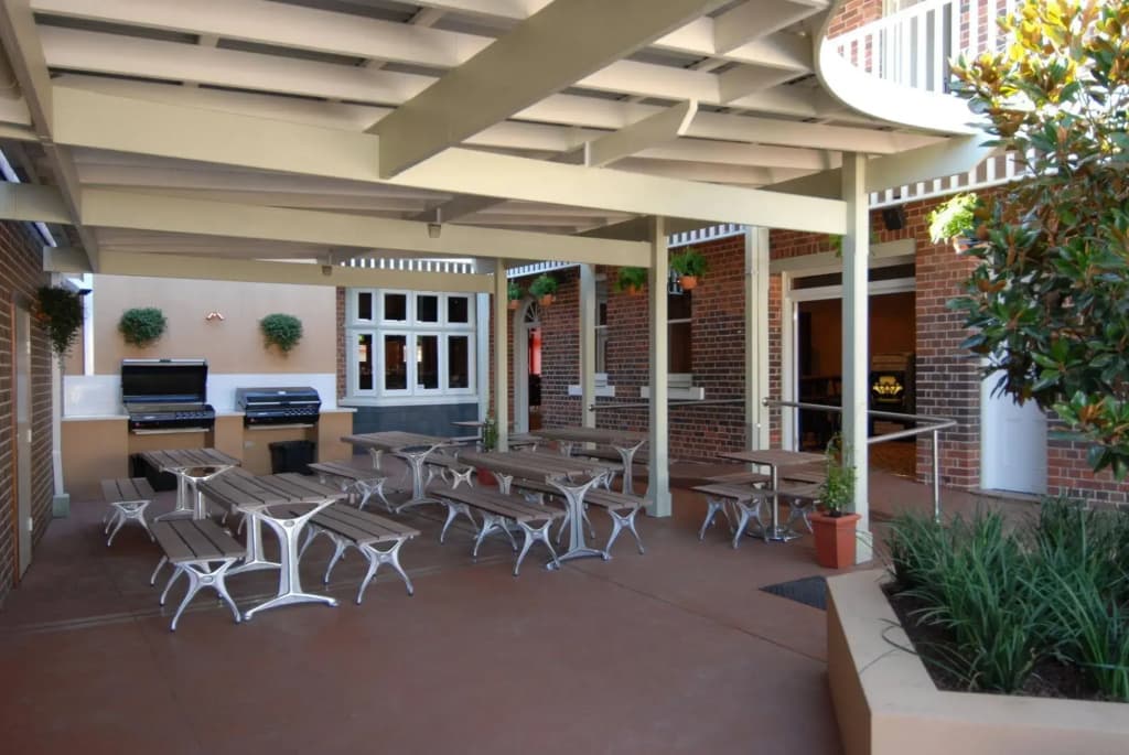 Captain Cook Hotel - photo 10