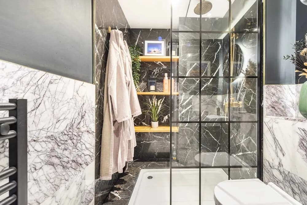 Beautiful One Bed Apartment In East London - photo 7