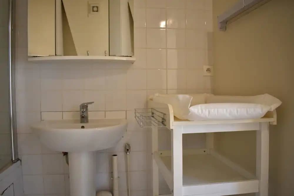 Spacious 2 Bedroom Apartment in Paris 2nd - photo 8