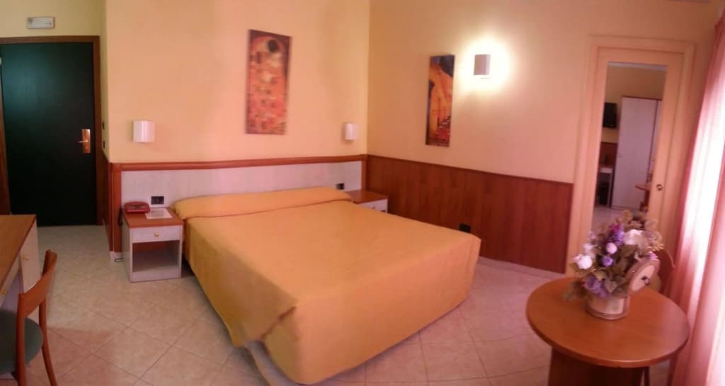 Hotel Laurence - photo 4