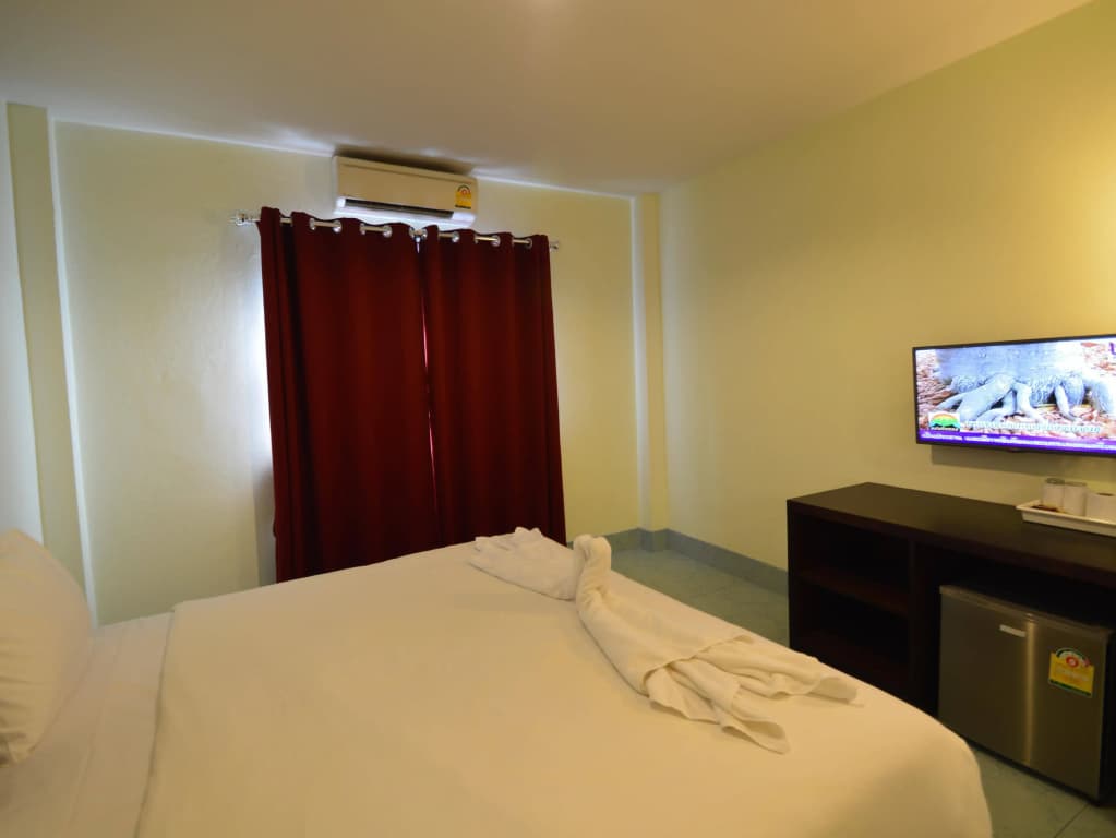 Paripas Express Hotel Patong - photo 3