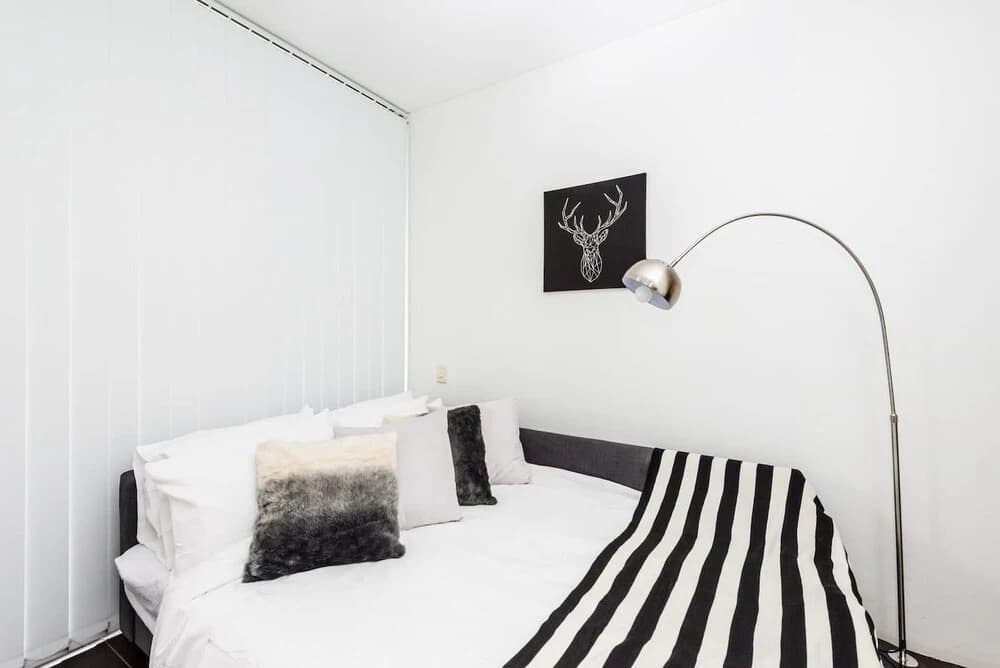 Executive Two Bed Penthouse Studio in the City - photo 4
