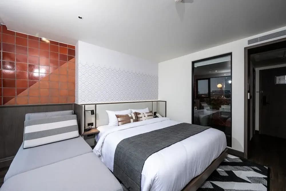 We Hotel Riverfront - photo 24