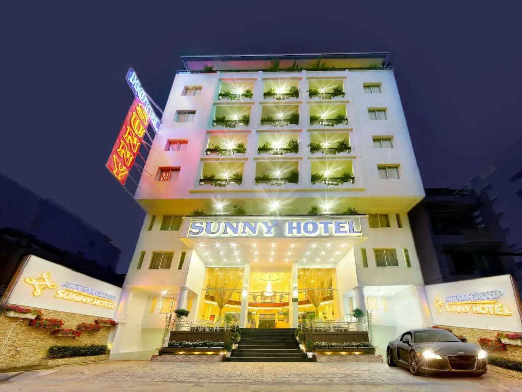 Sunny Hotel - photo 1