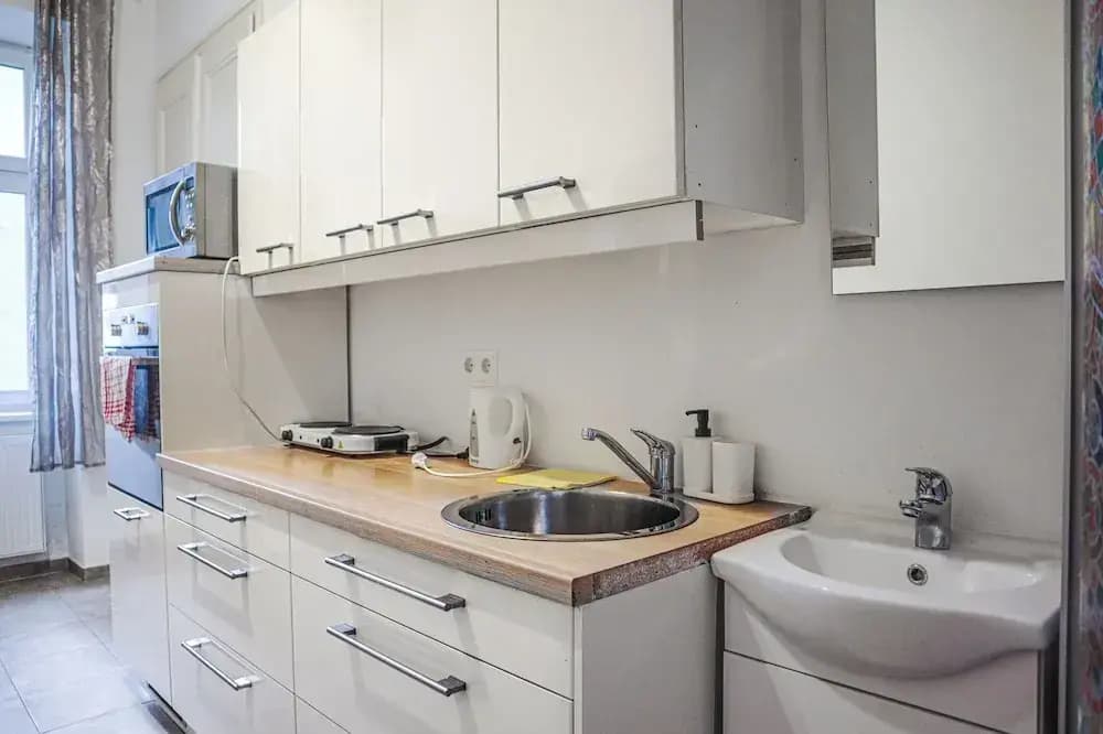 Comfort 2BR Apt Long Stay Friendly - photo 12