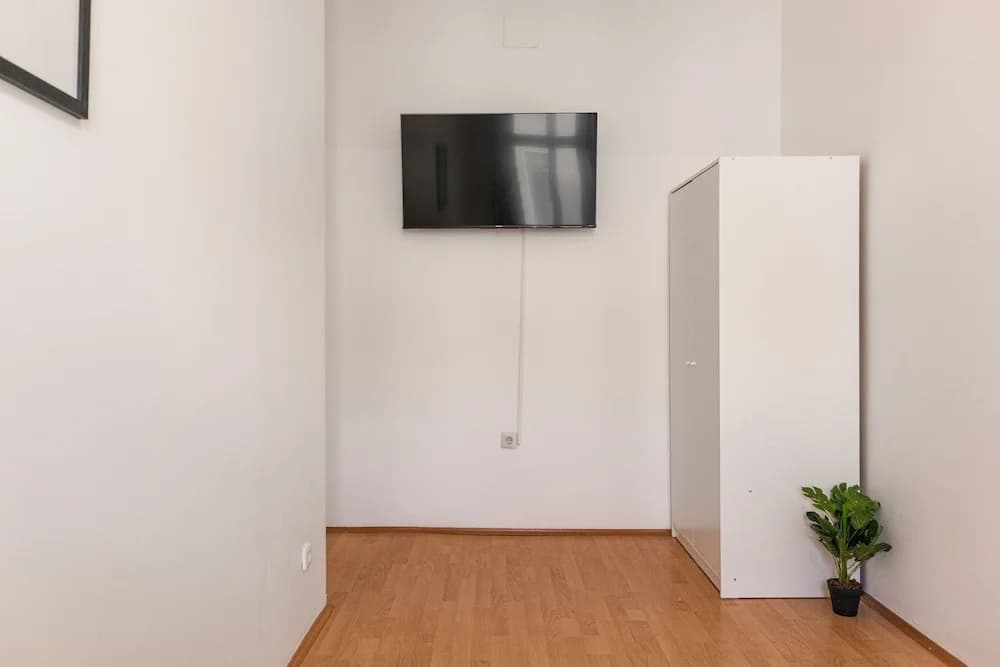 Friendly 3BR shared Apt-WienerStadthalle - photo 8