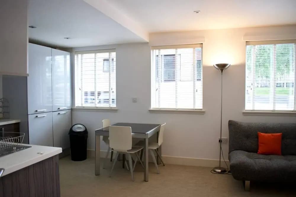 Super Central City Apartment - 1 Bedroom, Sleeps 4 - photo 5