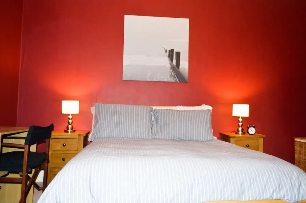 Colourful 1 Bedroom Apartment Near Edinburgh Centre - photo 7