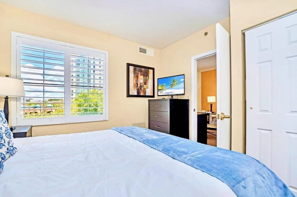 1BR With King bed - Shared Pool Arcade Room - photo 4