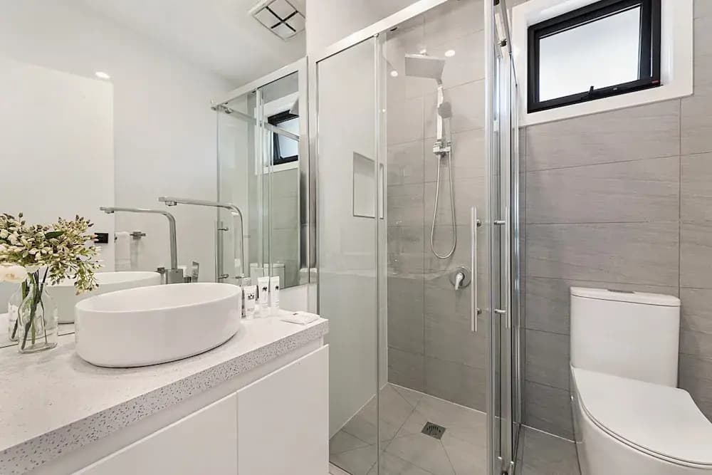 Gorgeous 3-bed House With Spacious Shared Backyard - photo 8