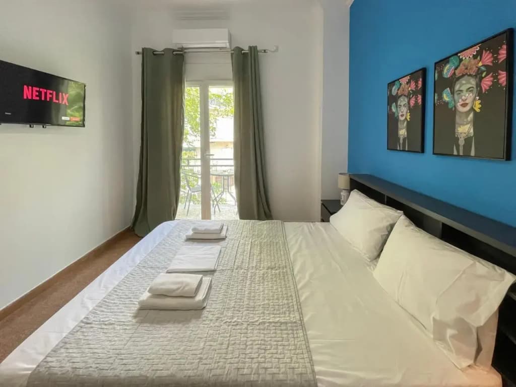 SOHO Vibrant 55sqm apt in Athens - photo 4