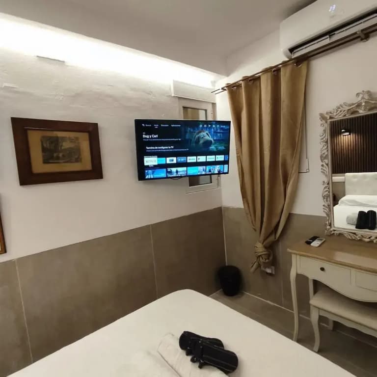 House with 9 private rooms Hostel - photo 15