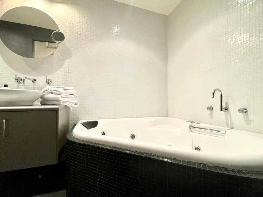ReadySet Apartments on King - photo 6