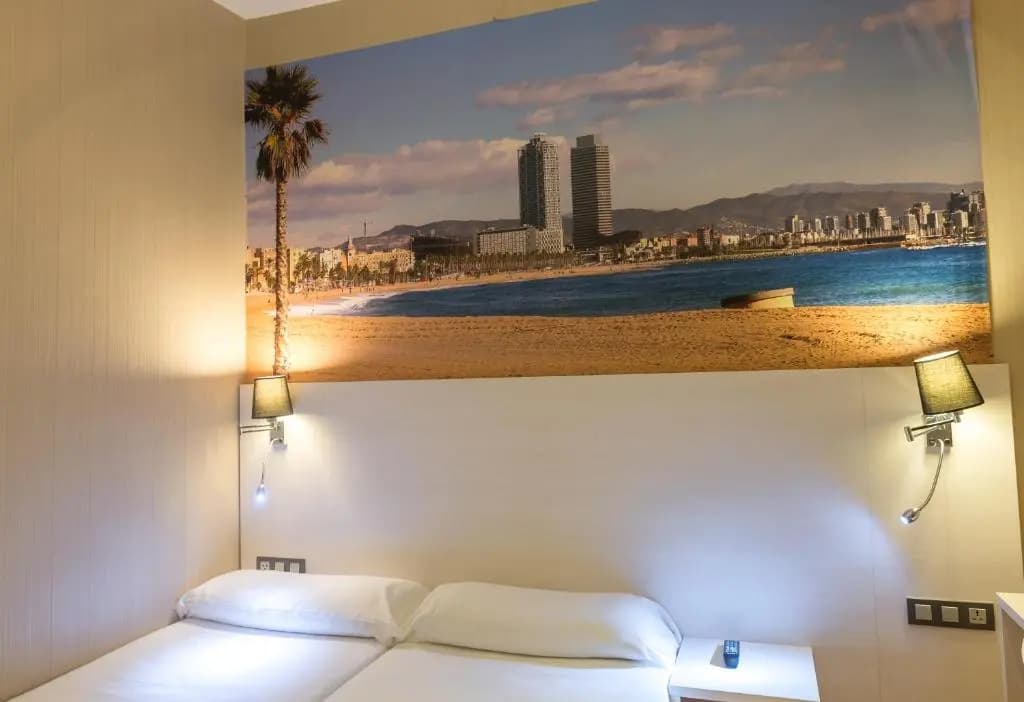 Hostal Bcn Ramblas - photo 5