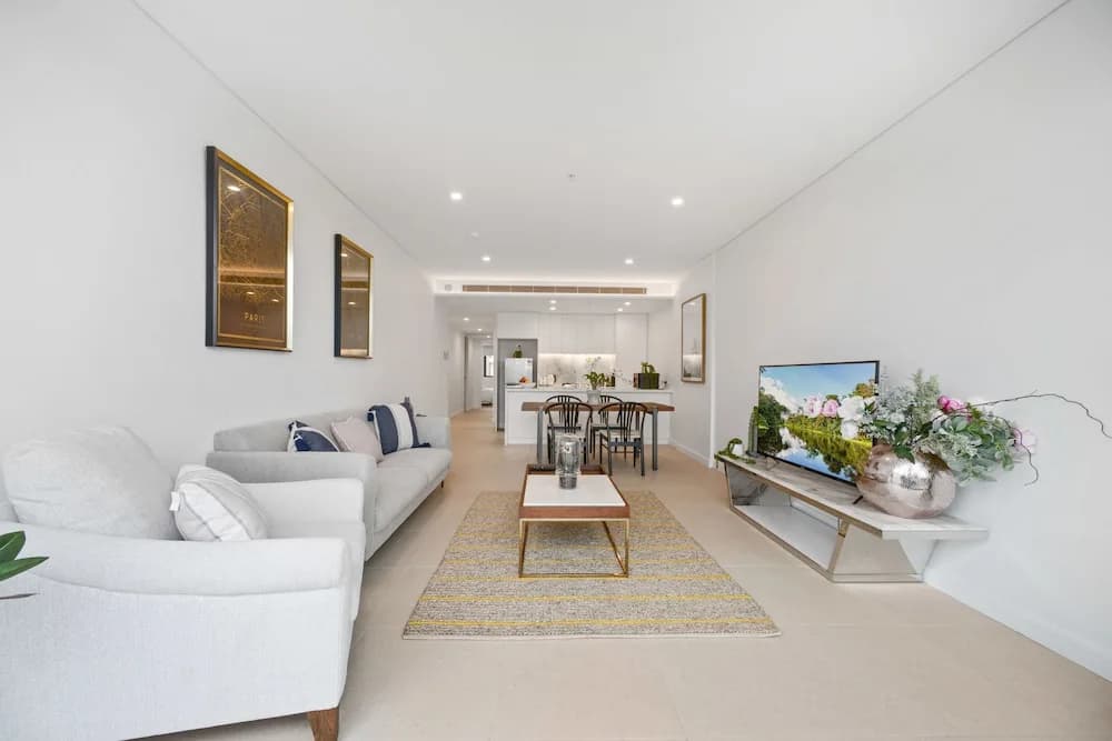 Brand New Ultra Luxe Apt Next To Central CBD - photo 9