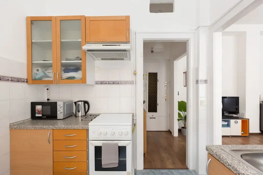 Metro Central Apartment - photo 10