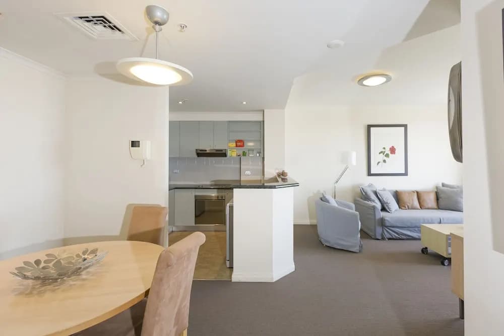 Stunning 2 Bedroom Apartment - photo 17