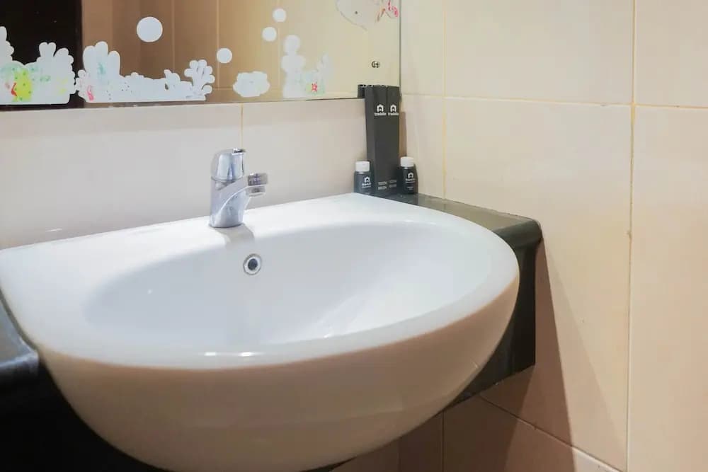 Convenient Studio Mangga Dua Apartment - photo 6