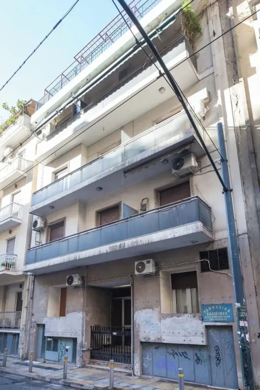 Stylish Renovated 2 Bd Apt in Exarcheia - photo 48