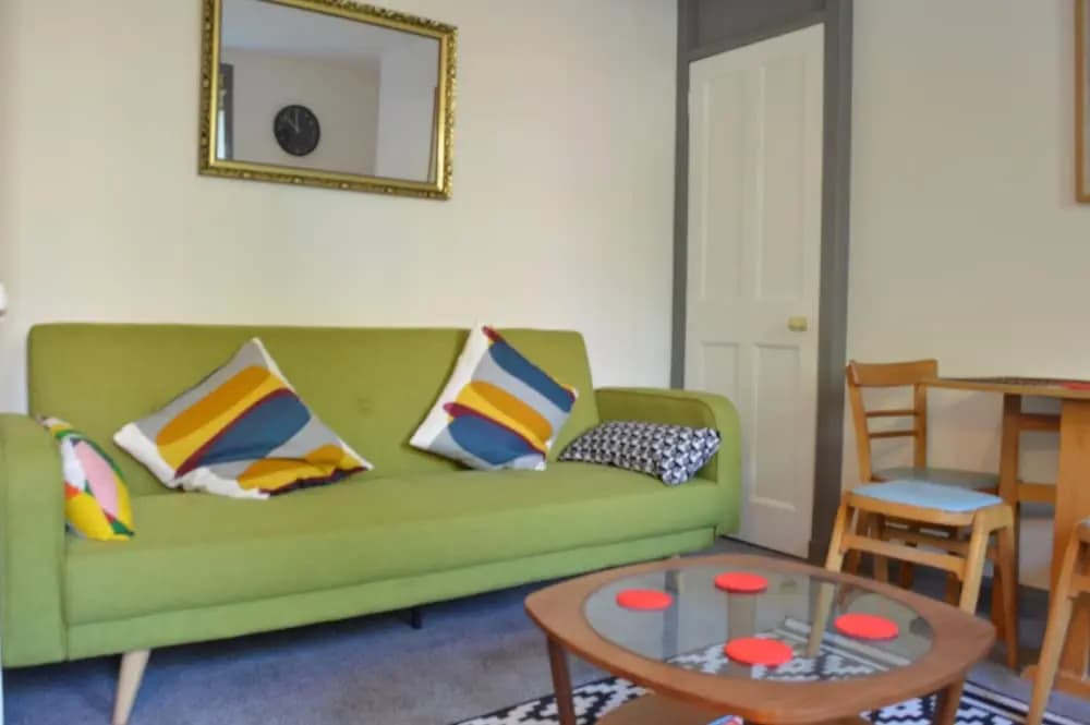 2 Bedroom Flat Near Leith Walk - photo 5