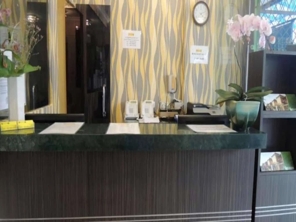 Twins Hotel Manggadua - photo 2