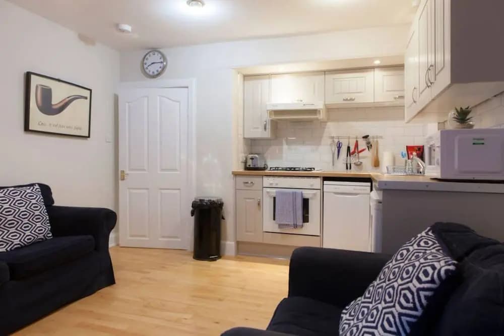 2 Bedroom Flat In West End - photo 10