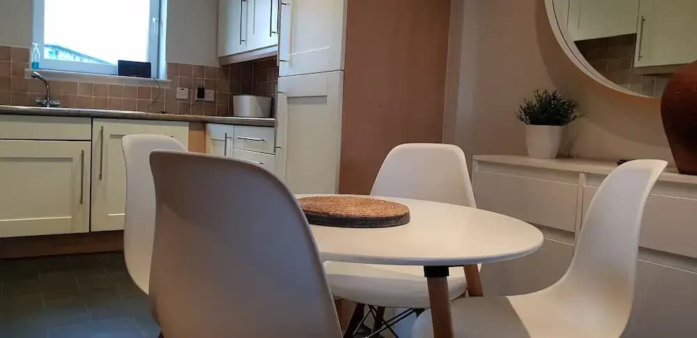 Quiet Modern 2 bed 2 bath with elevator - photo 4
