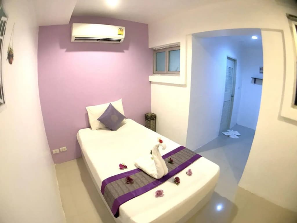 The Room Patong Hotel - photo 5