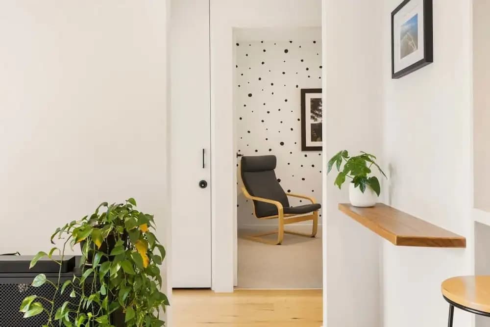 A Light Filled Contemporary Design Apartment - photo 5