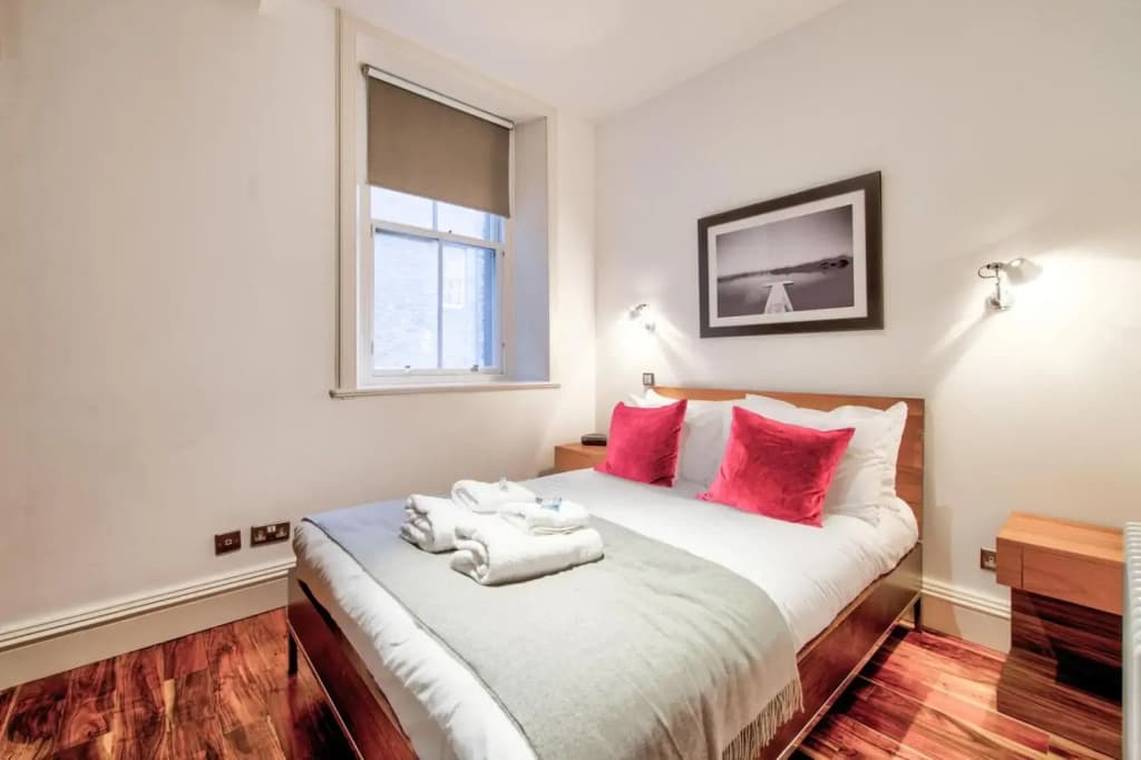 Sumptuous 2BR Apt Next To Edinburgh Castle! - photo 6