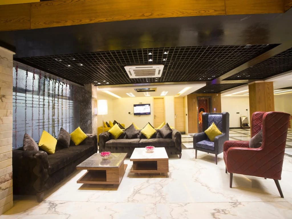 Staybook Hotel Nitya Maharani - photo 9