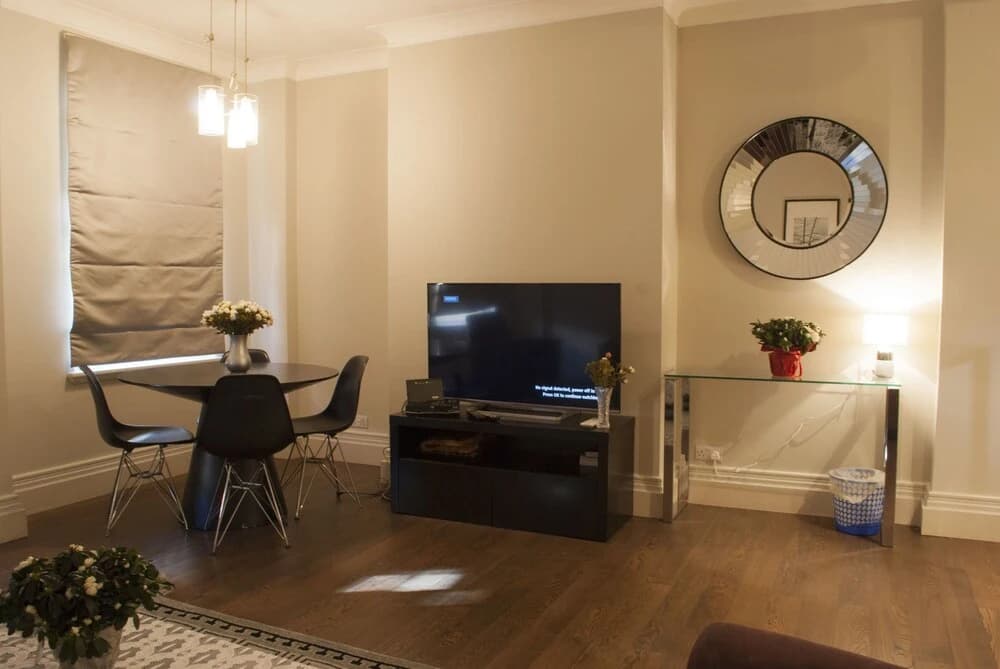 2 Beds Harrods Apartments - main photo