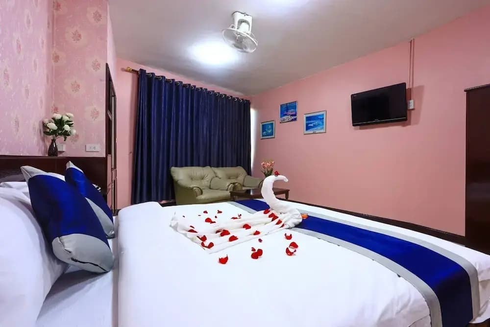 Nine Blue Boutique - photo 3