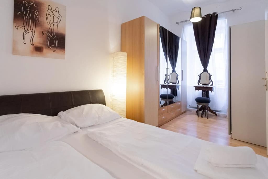 Central Garden Apartments - photo 4
