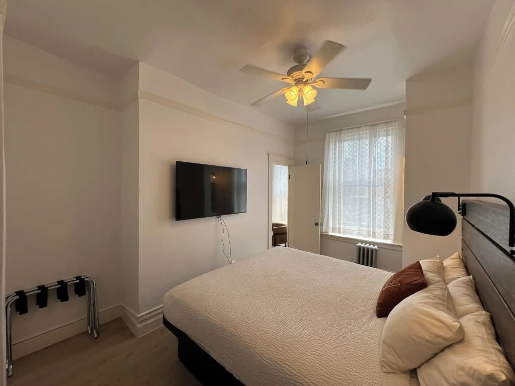 The Andrews Hotel - photo 4