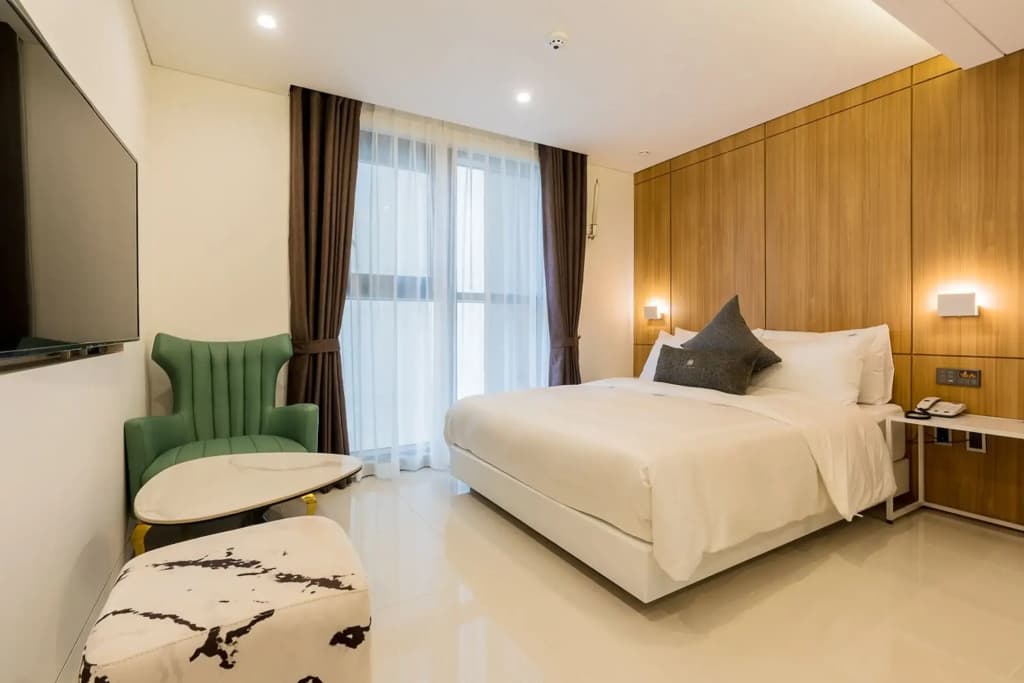 The May Hotel - photo 13